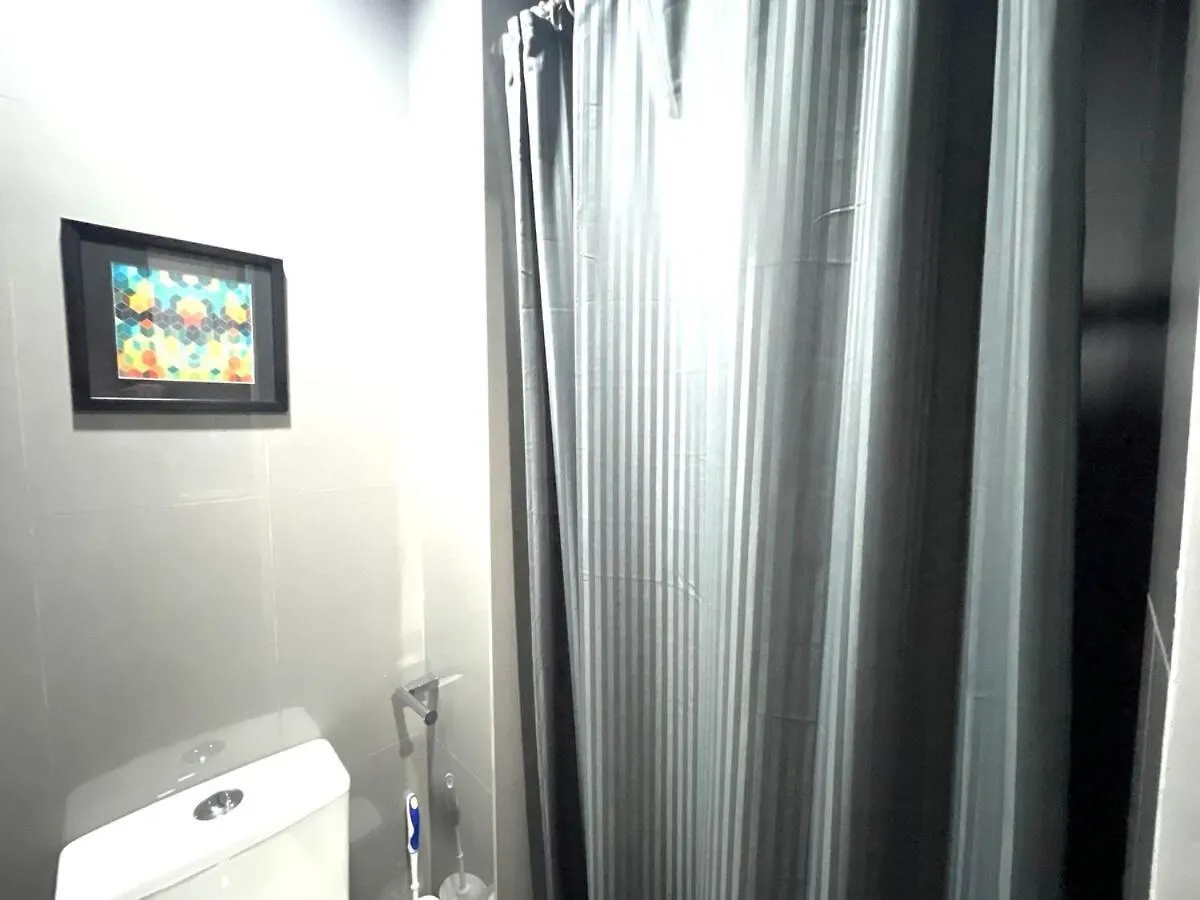1Br Condo Air Residences Makati Manila 0*,